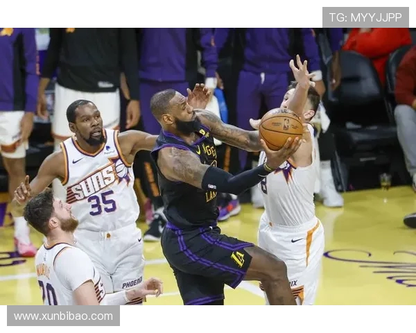 2011年湖人与勇士的激烈对决回顾及赛季精彩瞬间分析